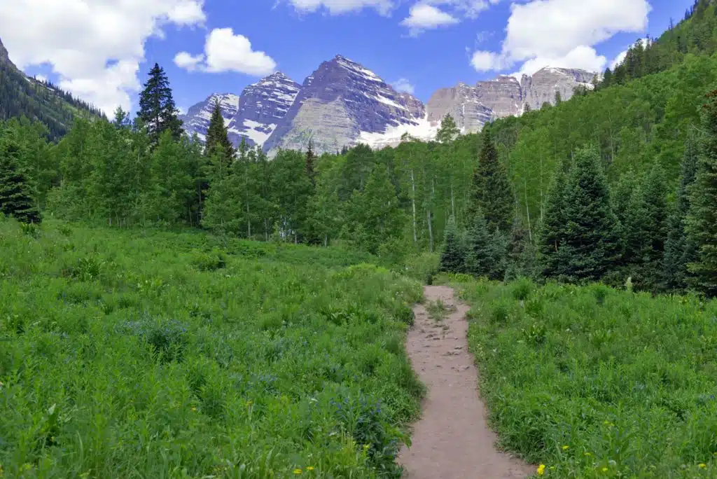 Hiking trail to the Colorado 14ers, the Maroon Bells, Elk Range, Rocky Mountains, USA