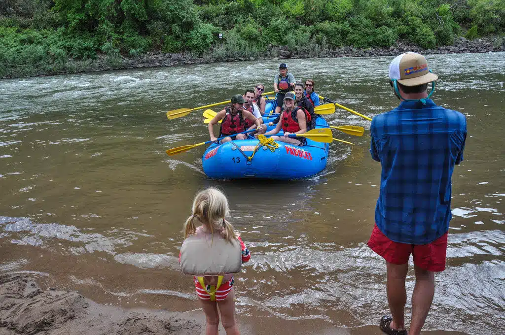 group coming to shore